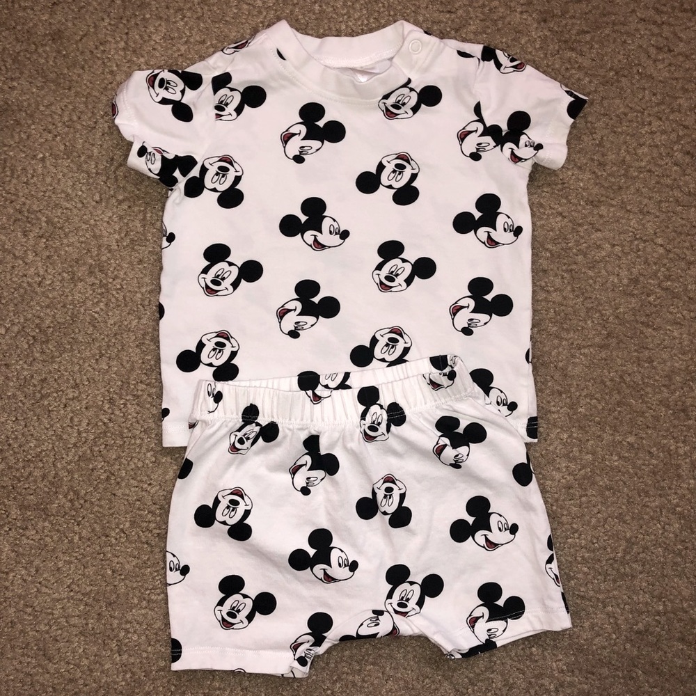 H&M Mickey Mouse set. Size 4-6 Months. Great condition.